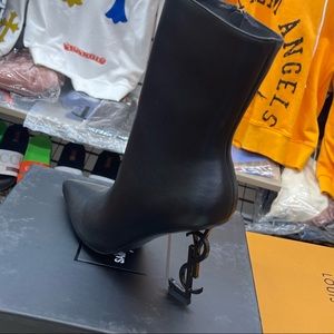 I have few sizes plz text me 917-553-0420